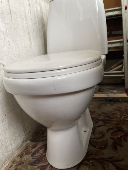 Продам унитаз . Самовывоз