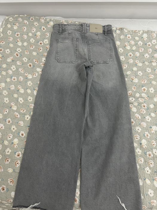 Серые джинсы ZARA