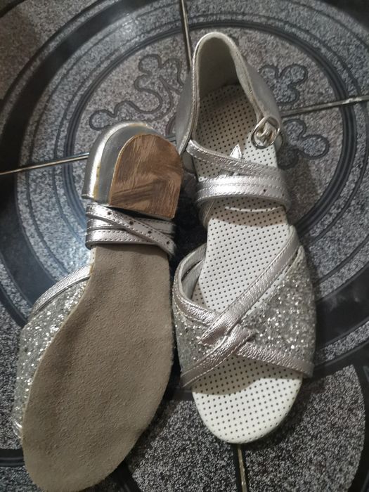 Vand pantofi de dansuri noi