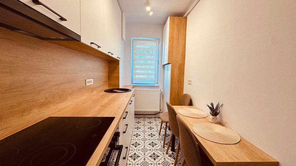 Inchiriez apartament 2 camere,etaj 2 din 4, zona foarte buna in Brasov,prima inchiriere