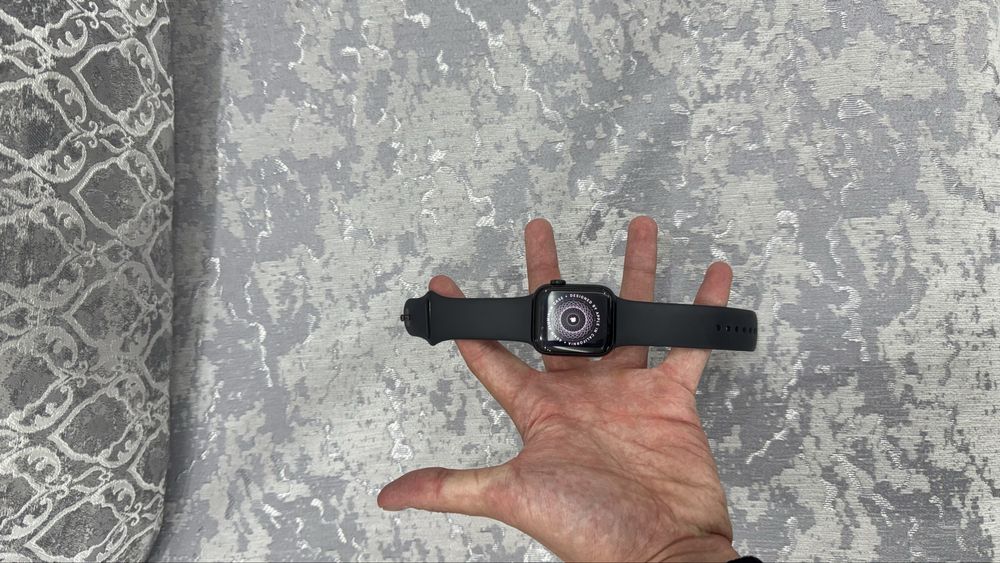 Продам Iphone 12 и APPLE WATCH SE1