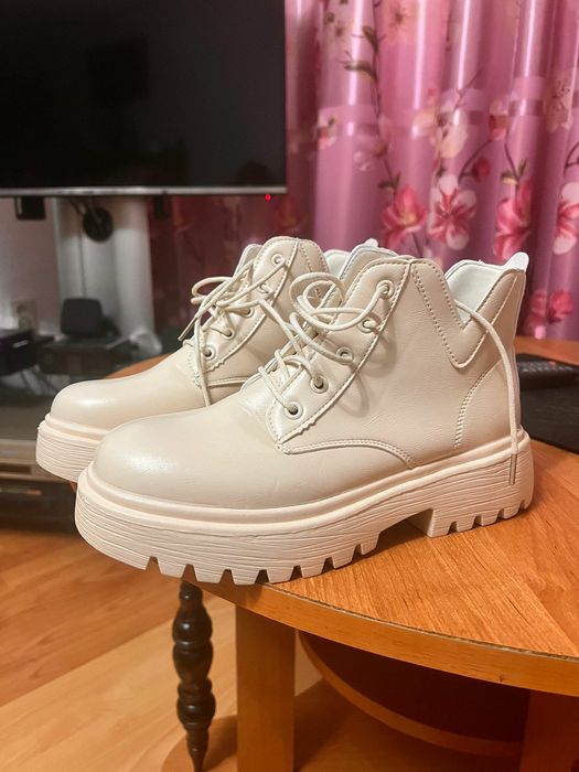 Продам ботинки мартинсы 38 размер