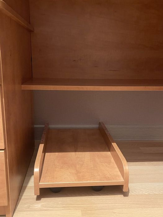 Угловой стол в отличном состоянии