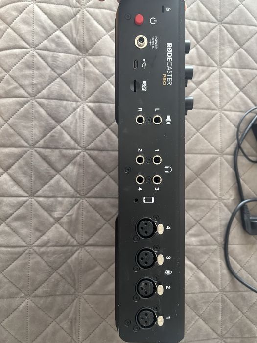 RodeCaster Pro - Професионално студио за подкасти и стрийминг