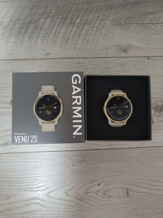 Garmin Venu® 2S Light Gold Sand Tundra - Champagne