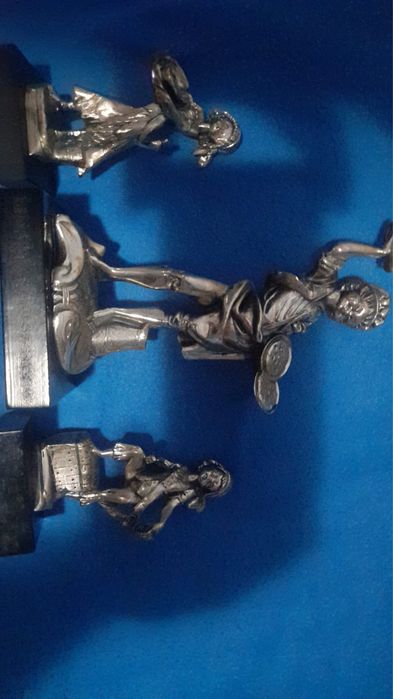 Statuete de argint