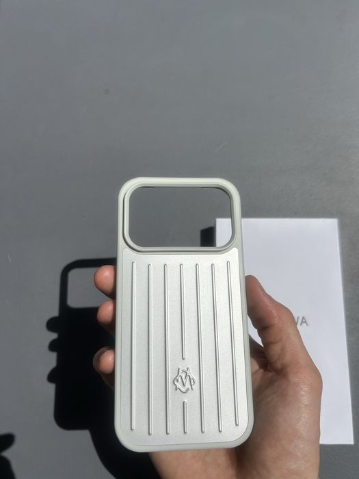 Husa Rimowa 17 pro