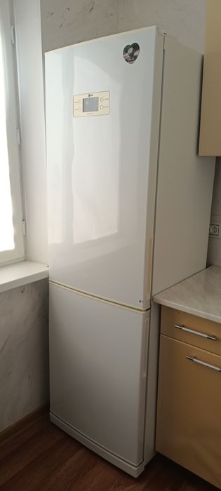 Продам холодильник