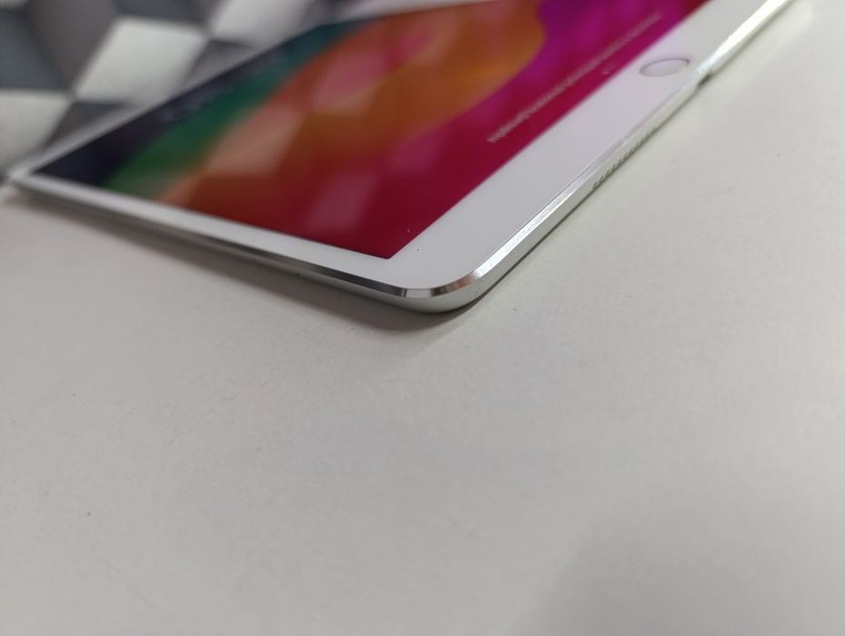 Tableta Apple ipad pro 10.5 256 gb cu ultimul soft fără cont impecabila