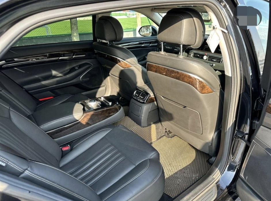 Genesis G90 long VIP xizmati. English speaking driver. VIP Transfer ca