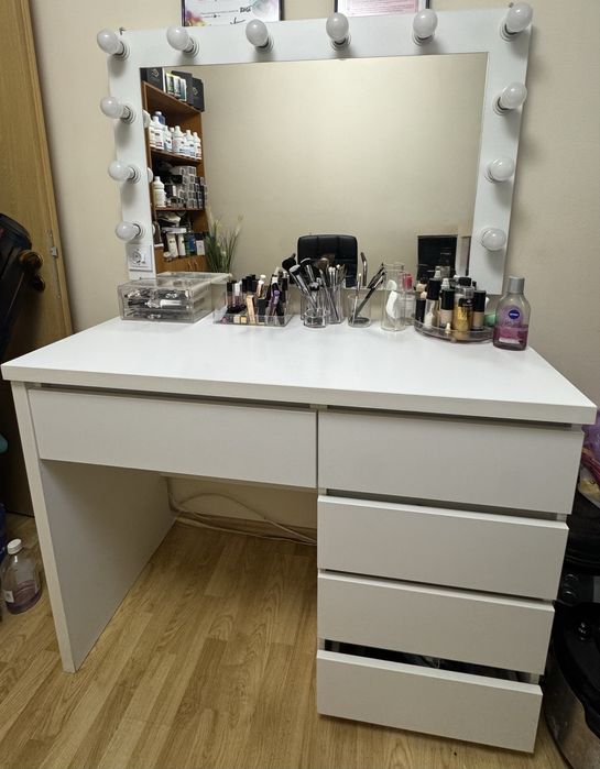 Masa makeup cu oglinda