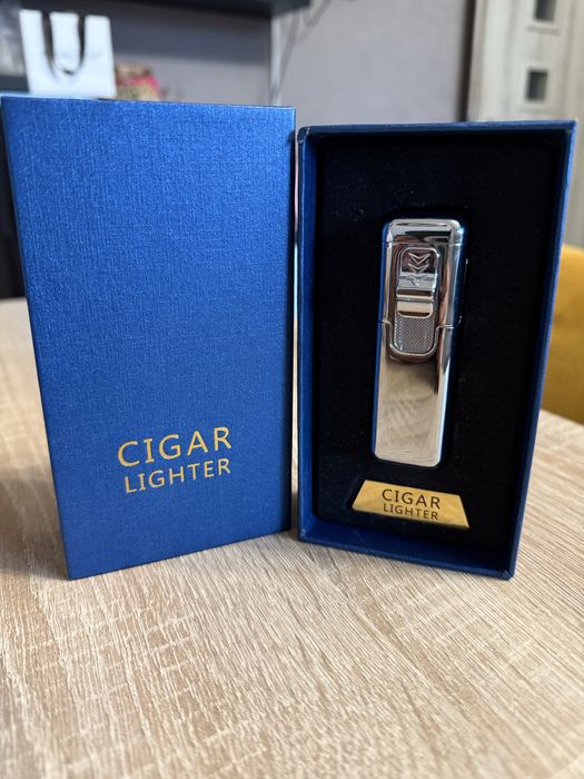 Газова ветроупорна метална запалка, за подарък.