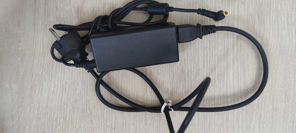 Адаптер LG 19V  3.42A