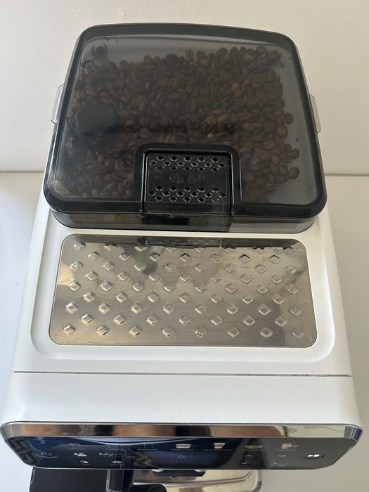 Espressor automat Philips LatteGo 5443/90 alb