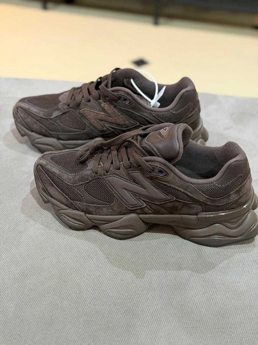 Vand adidasi Sneakers New Balance 9060 maro, mărimea 43, noi nepurtați, in cutie