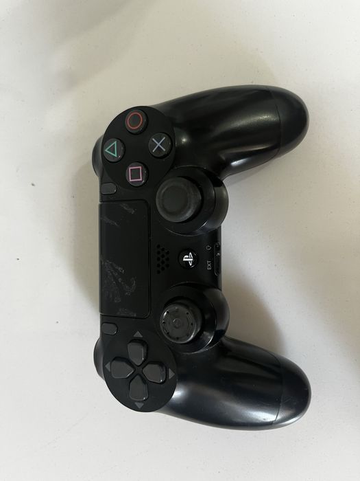 Продам  PS4 Slim 500тб 2 джостика 4 игры