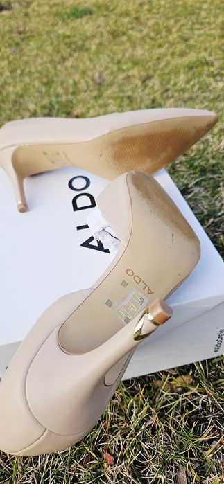 Елегантни обувки на ток