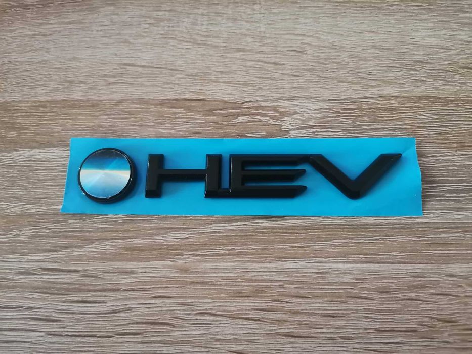 черна емблема Toyota HEV