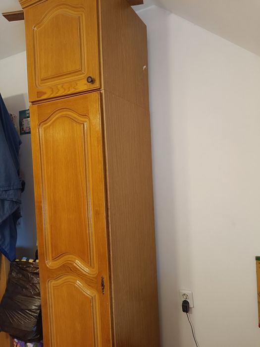 Mobilă  în stare impecabila față de lemn masiv.