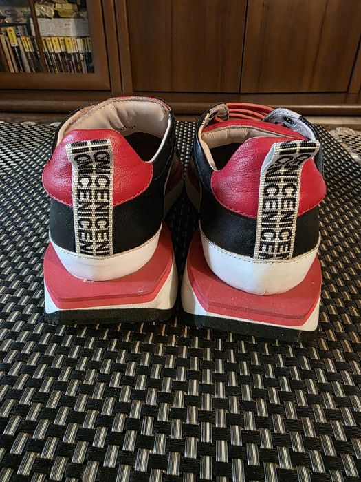 Продам кроссовки