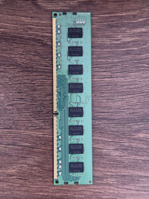 Vând diferite plăcuțe de RAM ddr3 (2x 4GB, 1x 8GB), procesor i5-4590 (functional), placă de bază ASRock H81M-VG4 (defecta)
