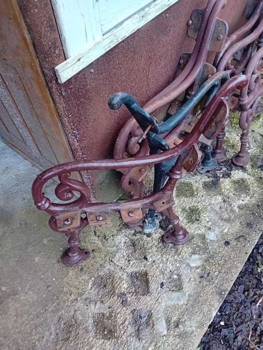 Градинска пейка.