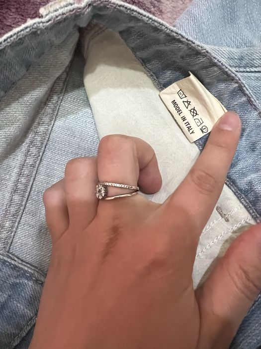 Продаются джинсы  брэнда Валентино