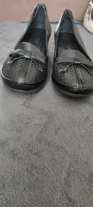 Pantofi din piele.