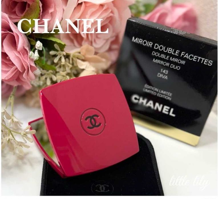 Oglinda de poseta compacta Chanel  accesoriu elegant