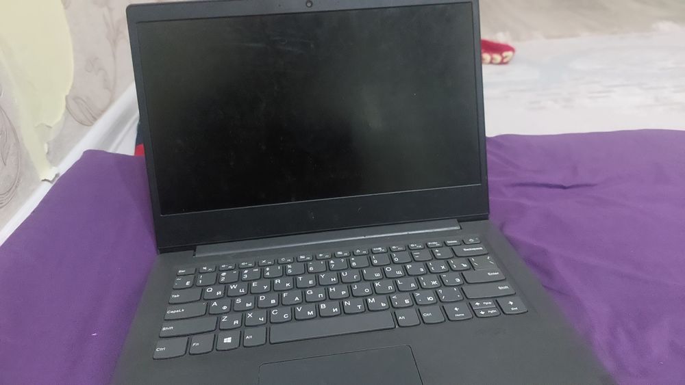 Ноутбук Lenovo v14 ada.