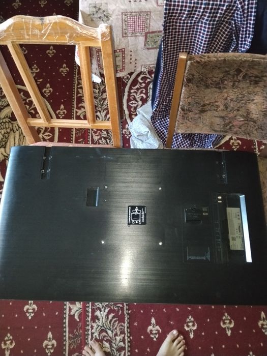 Vând tv Smart Samsung perfect functionabil are folie de protecție ,Bluetooth, YouTube etc mai multe detalii în privat