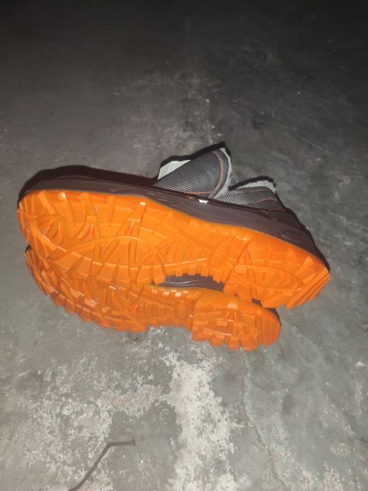 Продам рабочие зимние ботинки