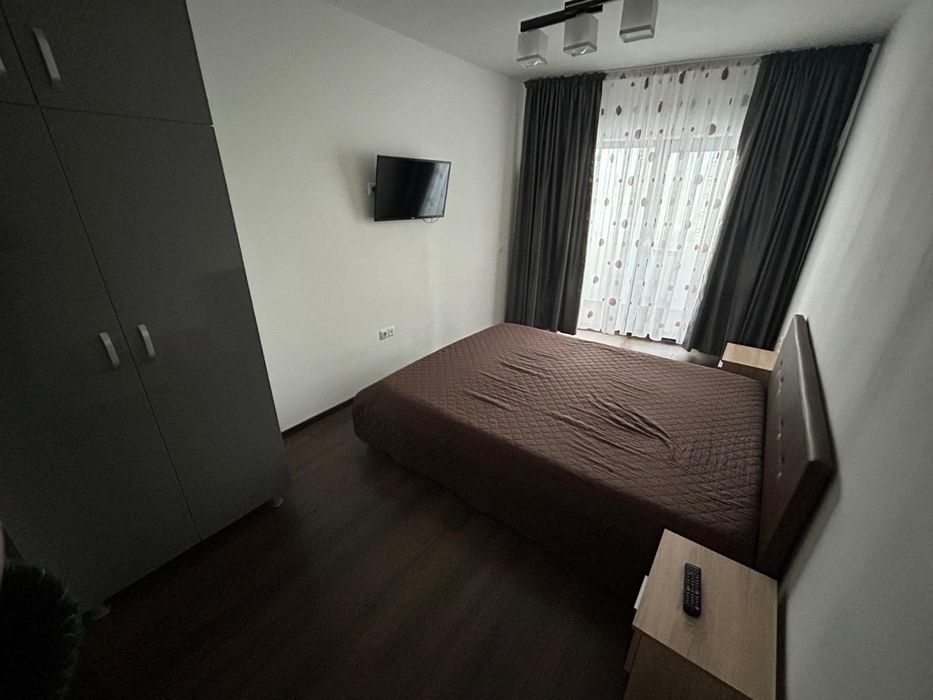 Persoană fizică,  închiriez ap.cu 3 camere  decomandat