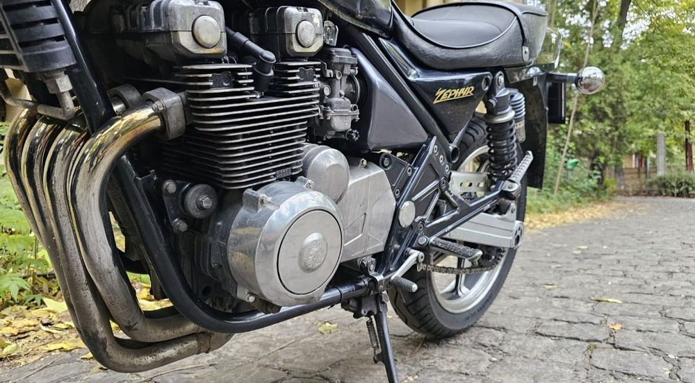 Vând Kawasaki ZR 550 Zephyr