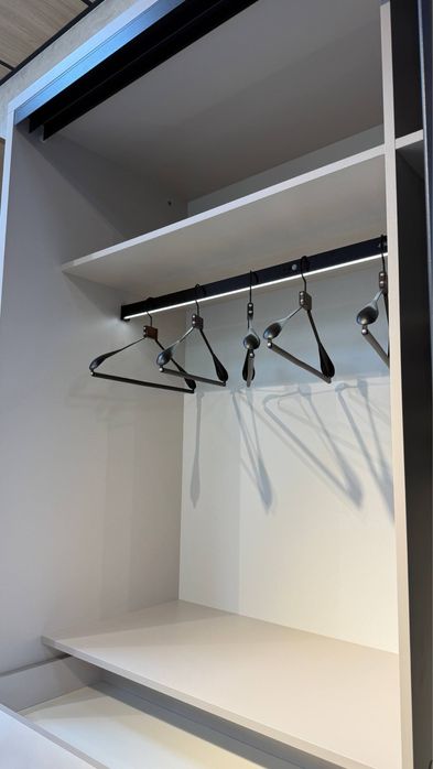 Современный и стильный шкаф