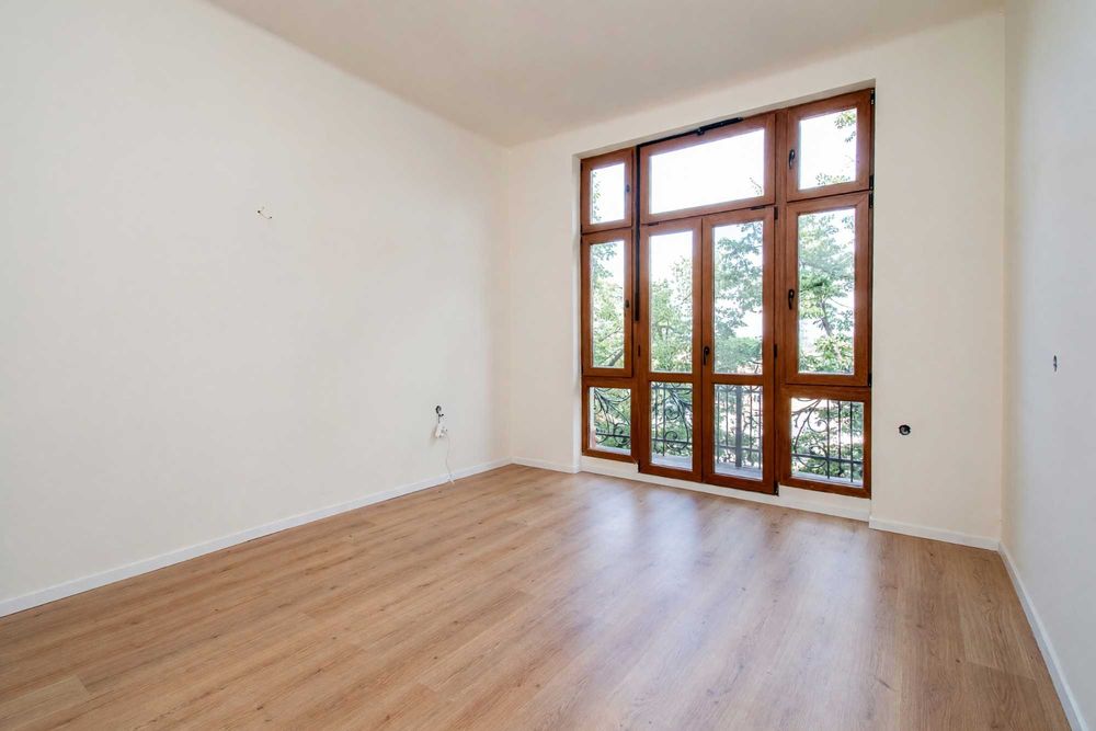 Продава се Четиристаен апартамент в София, Център - 126 кв.м за 2858 €/кв.м - Снимка #1