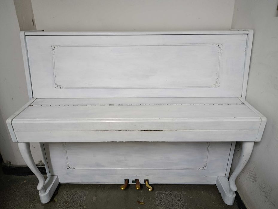 Акустично пиано руско (ЗАПАЗЕНО)