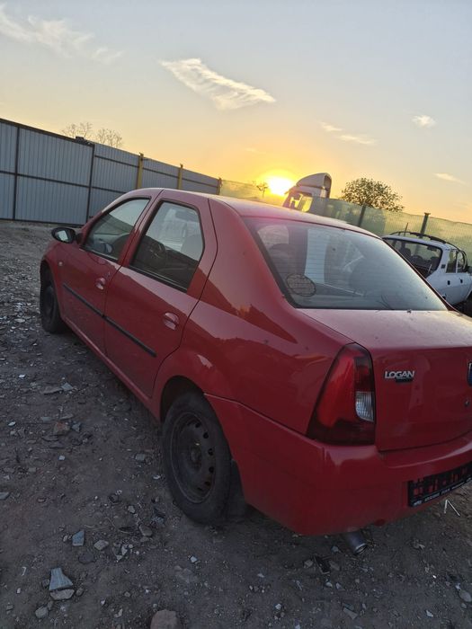 Piese dacia Logan uși motor cutie faruri roti caseta