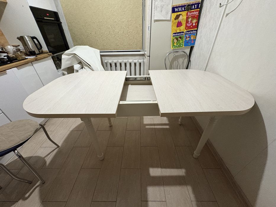 Кухонный стол на кухню
