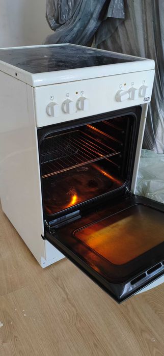 Италианска готварска печка Zanussi + IKEA абсорбатор керамичен плот, Quick 4 котлона, вентилаторна фурна