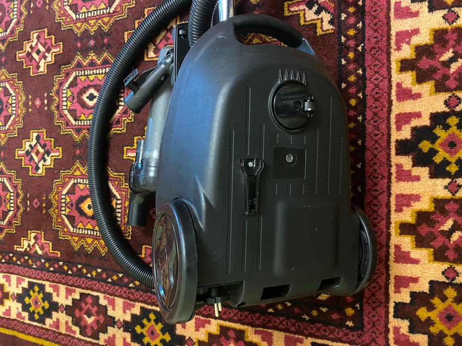 Пылесос Midea 1800ВТ модель: MKZC400