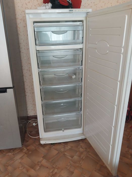 Продам морозильник