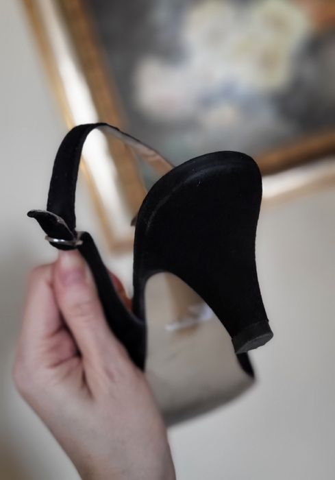 Pantofi Lazzarini decupati negri piele intoarsa 40 / sandale cu bareta