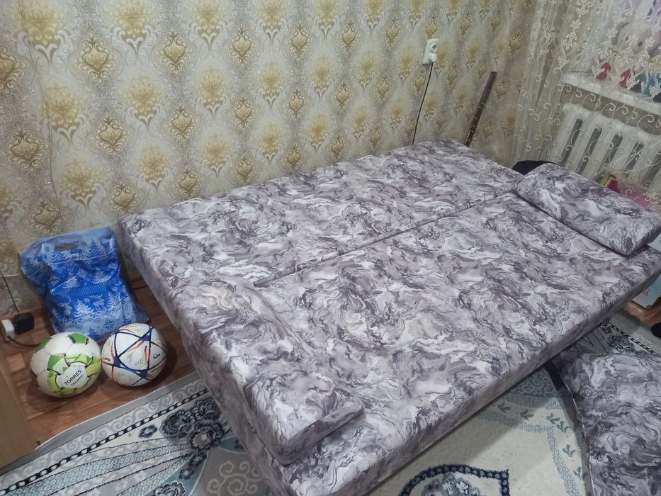 Продам Диван комнатный