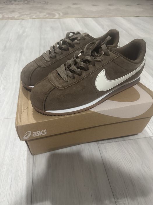 Nike cortez brown