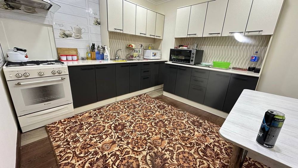 Срочно продаётся в центре  9.5 сот 10 ком