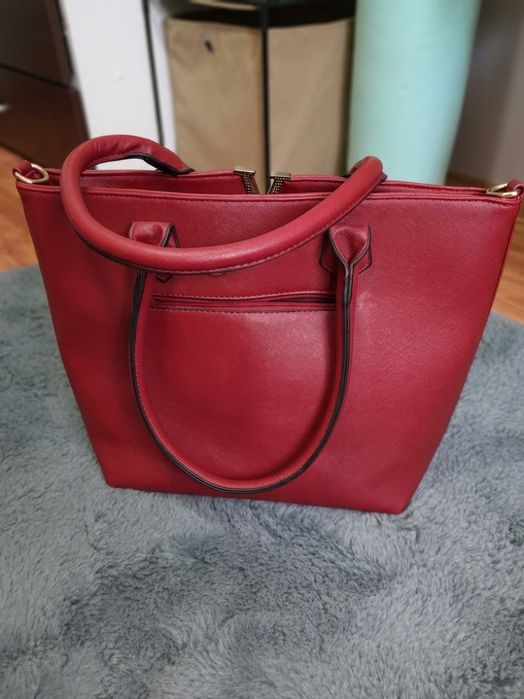 Geantă roșie elegantă / Aproape Nouă!