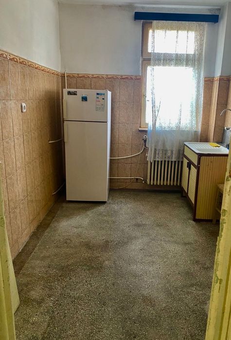 Apartament 2 camere, bloc cărămidă, Calea București-Institut, sud, acoperiș nou