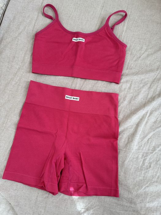 Велосипедуи и топ ( шорты спортивные )