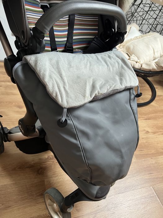 Vând cărucior Mima Xari 2 in 1. Kitul de iarna CADOU